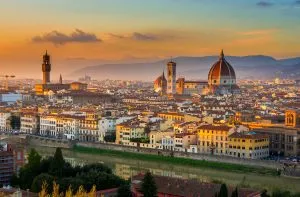 Blick auf den Sonnenuntergang in Florenz und den Dom. Italien